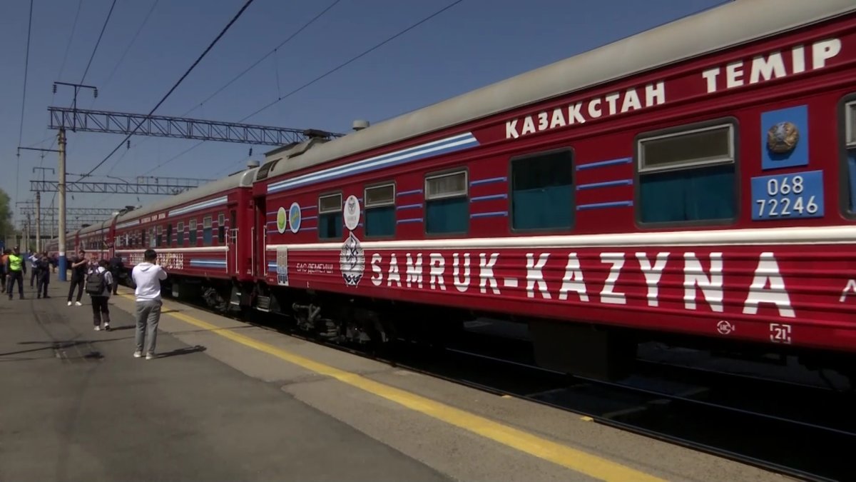 "Денсаулық" пойызы: Шалғай ауыл тұрғындары кәсіби дәрігерлерден кеңес алады