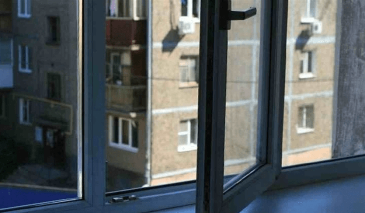 Қостанайда зейнеткер әйел бесінші қабаттан құлап мерт болды