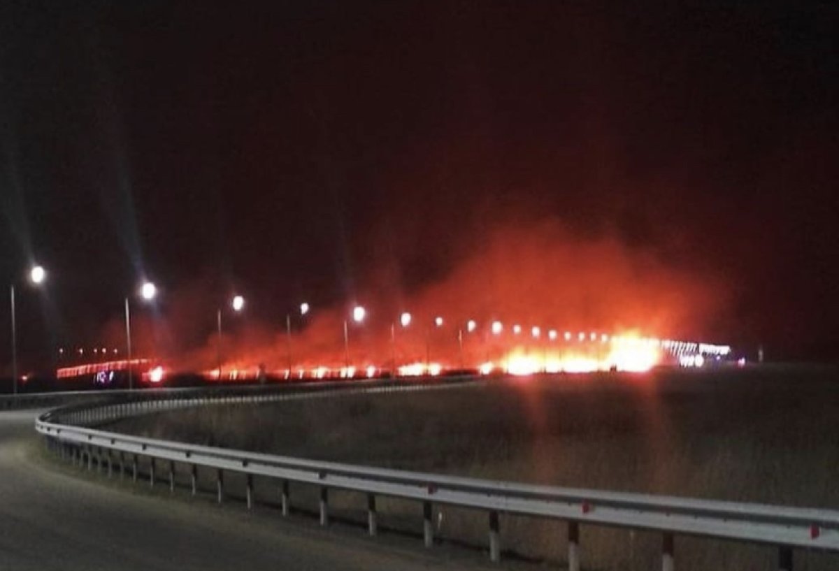 Окрестность аэропорта горит в Петропавловске