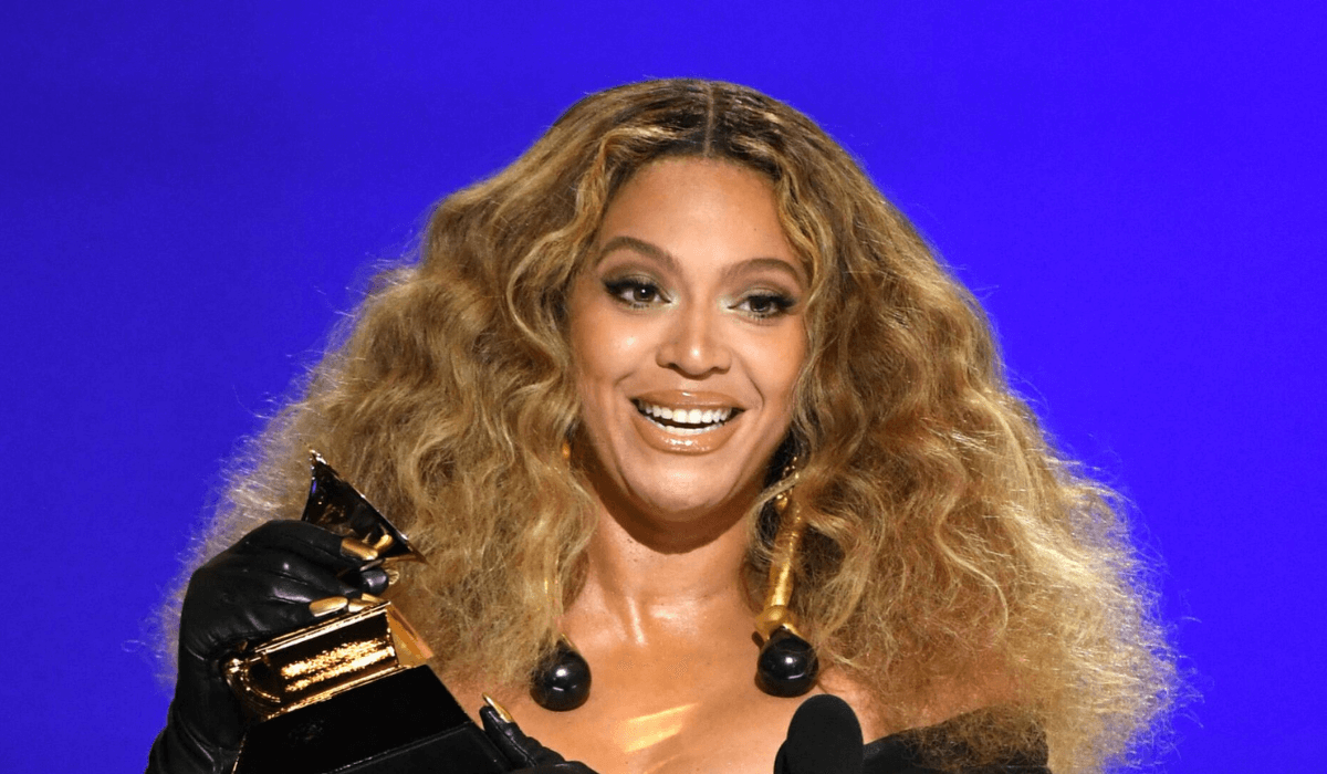 Әйгілі әнші Бейонсе 2,7 млн доллар салық пен айыппұл төлемеді деп айыпталды