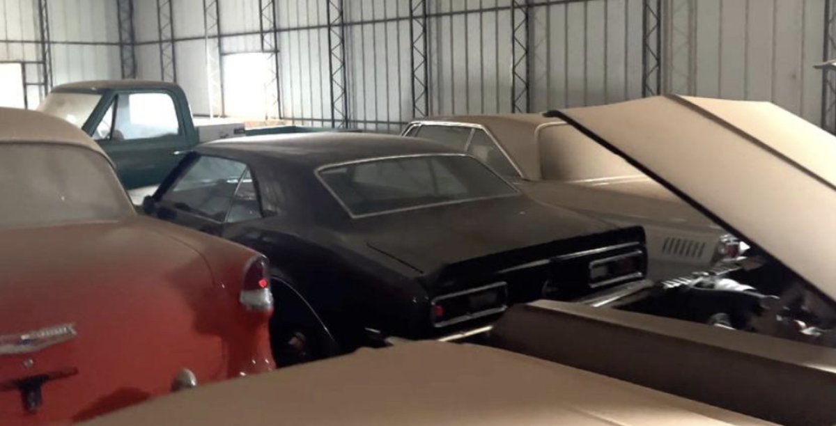 Склад старых авто в идеальном состоянии нашли в США