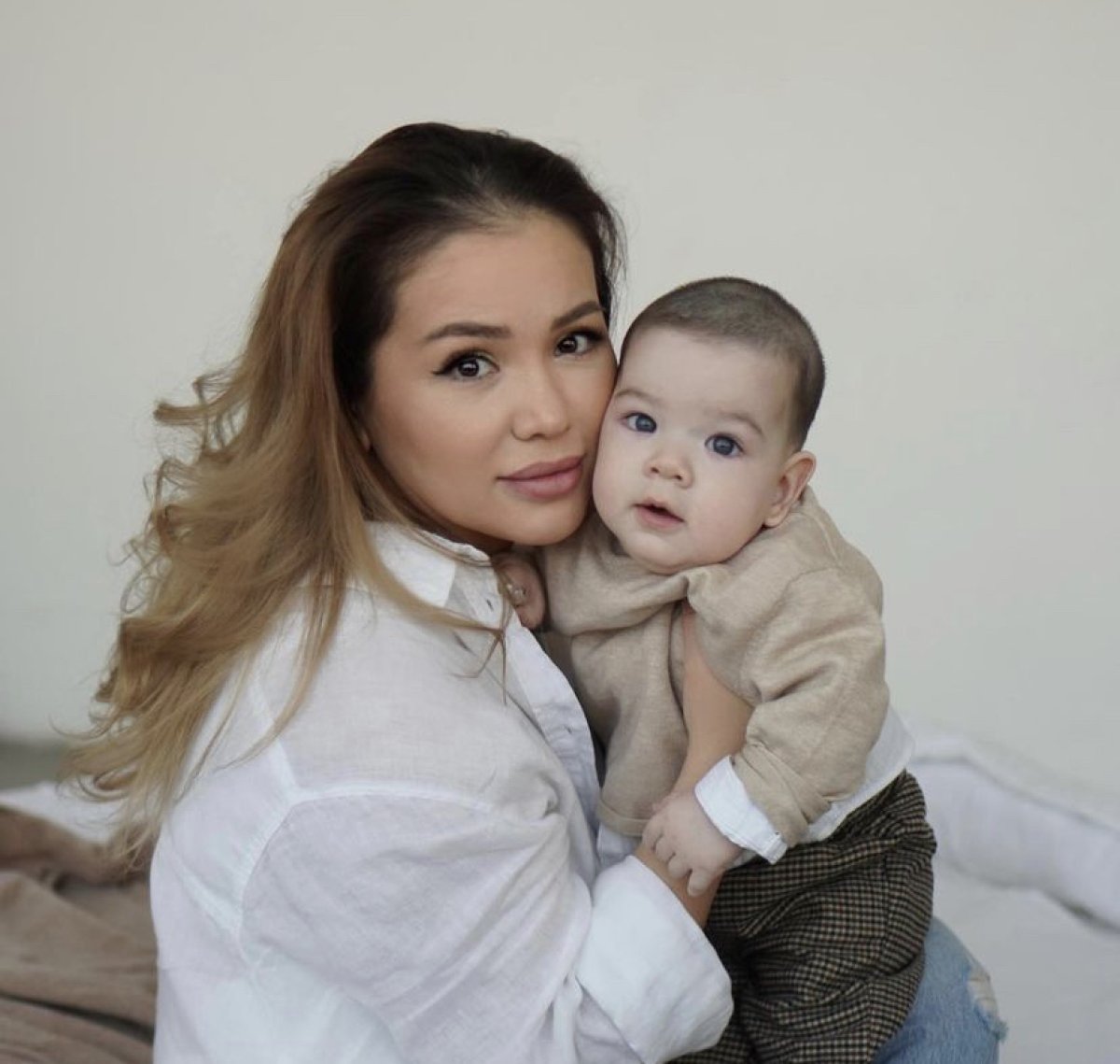 Макпал Исабекова перестала фотографироваться из-за испорченной фигуры после родов