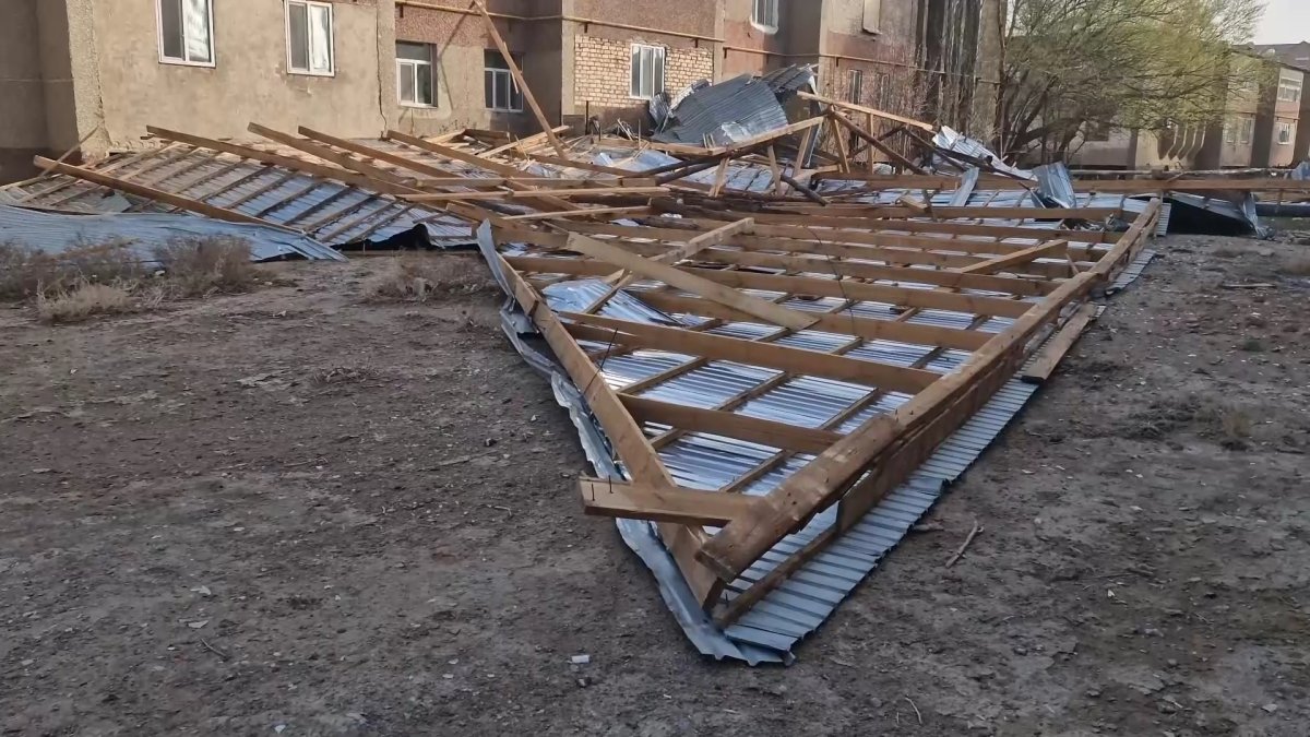 Қызылордада үш күн қатарынан жел соғып, 24 нысан бүлінді