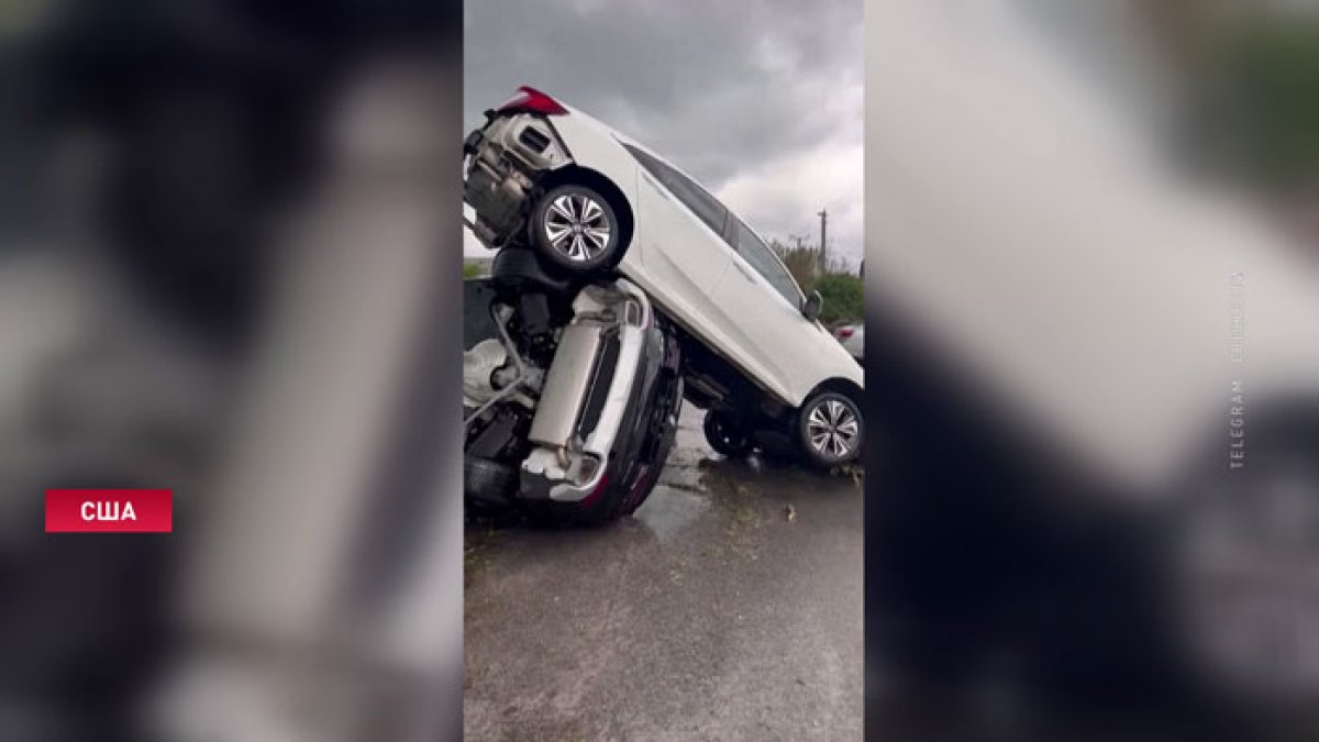 Во Флориде торнадо повалило деревья и перевернуло машины