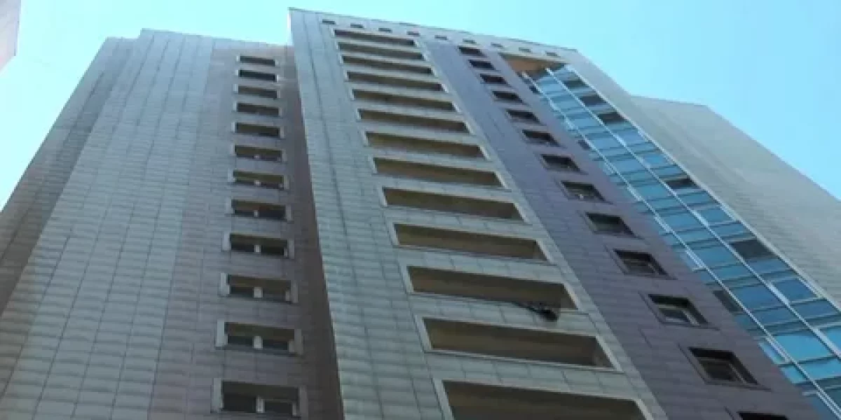 Үш баламен 9-қабаттан секіріп кетті