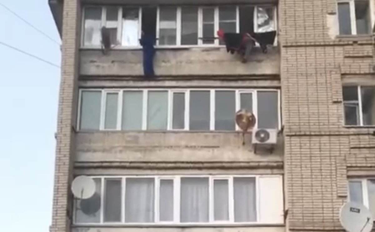 Покончить с собой на глазах у соседей собиралась жительница ЗКО
