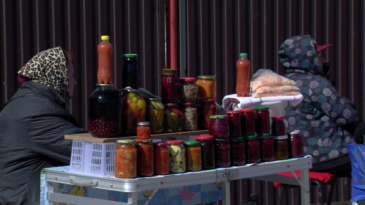 Көшеде ашық-шашық сатылып жатқан тағамды ешкім тексере алмай ма?