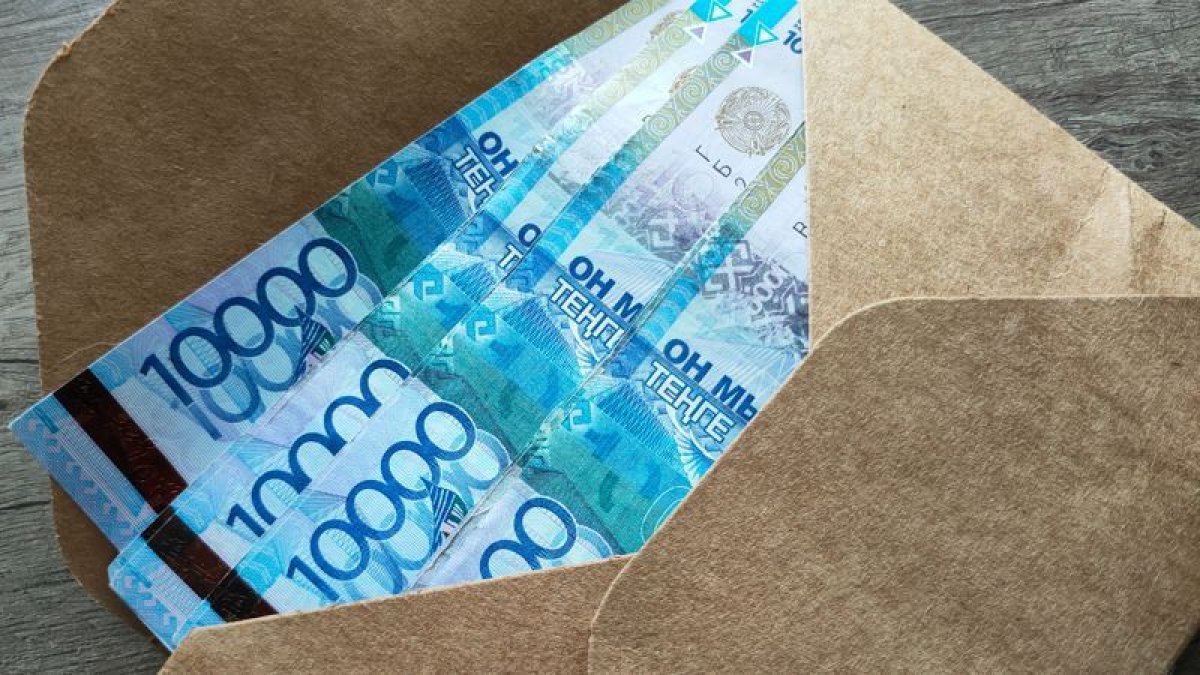 Ақтөбе облысында пара алған мектеп директоры 18 млн теңге айыппұл төлейтін болды