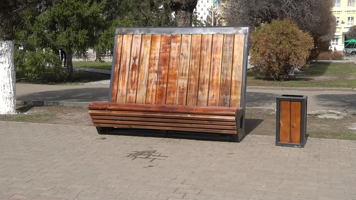 Орал қаласының тұрғын үй коммуналдық шаруашылығы 15 орындықты 5 миллион теңгеге сатып алған