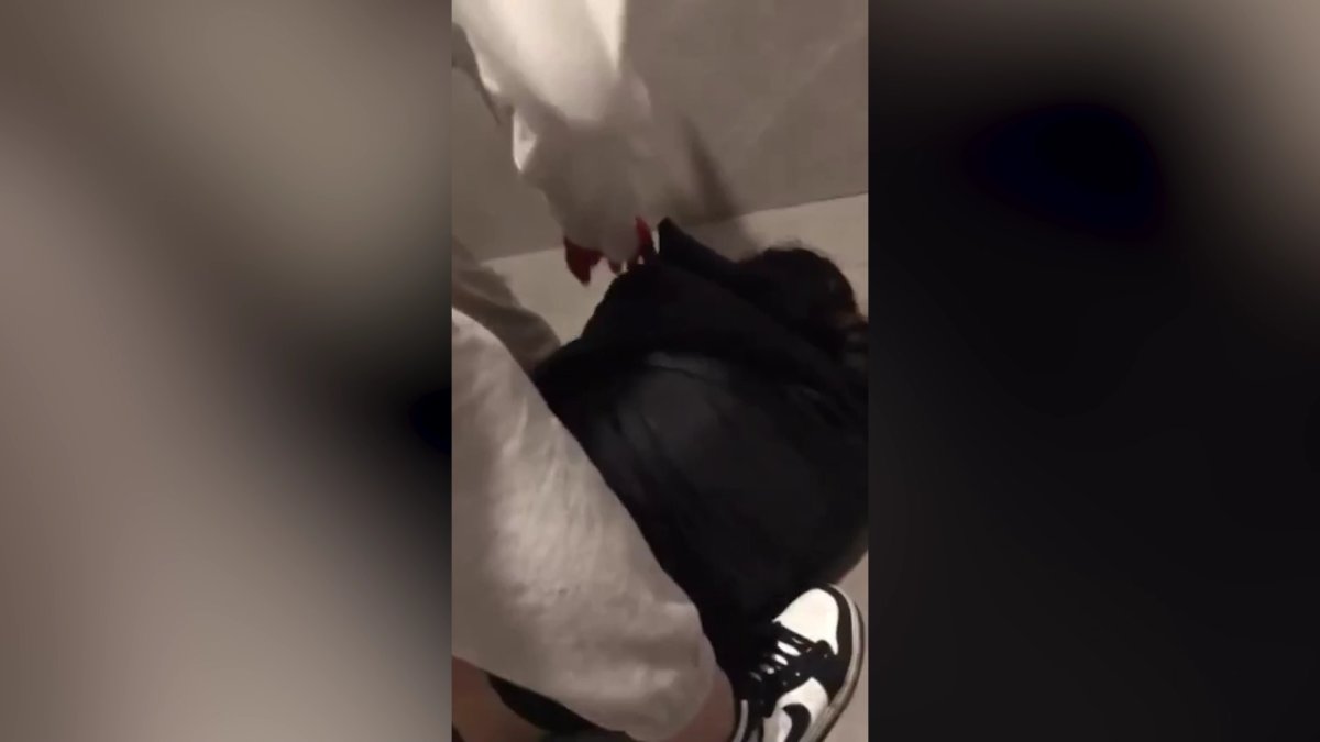 драка школьниц По факту драки школьниц в Усть-Каменогорске заведено уголовное дело -  Телеканал «Астана»