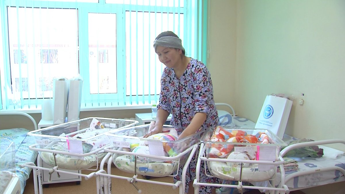 Жительница Астаны родила тройняшек