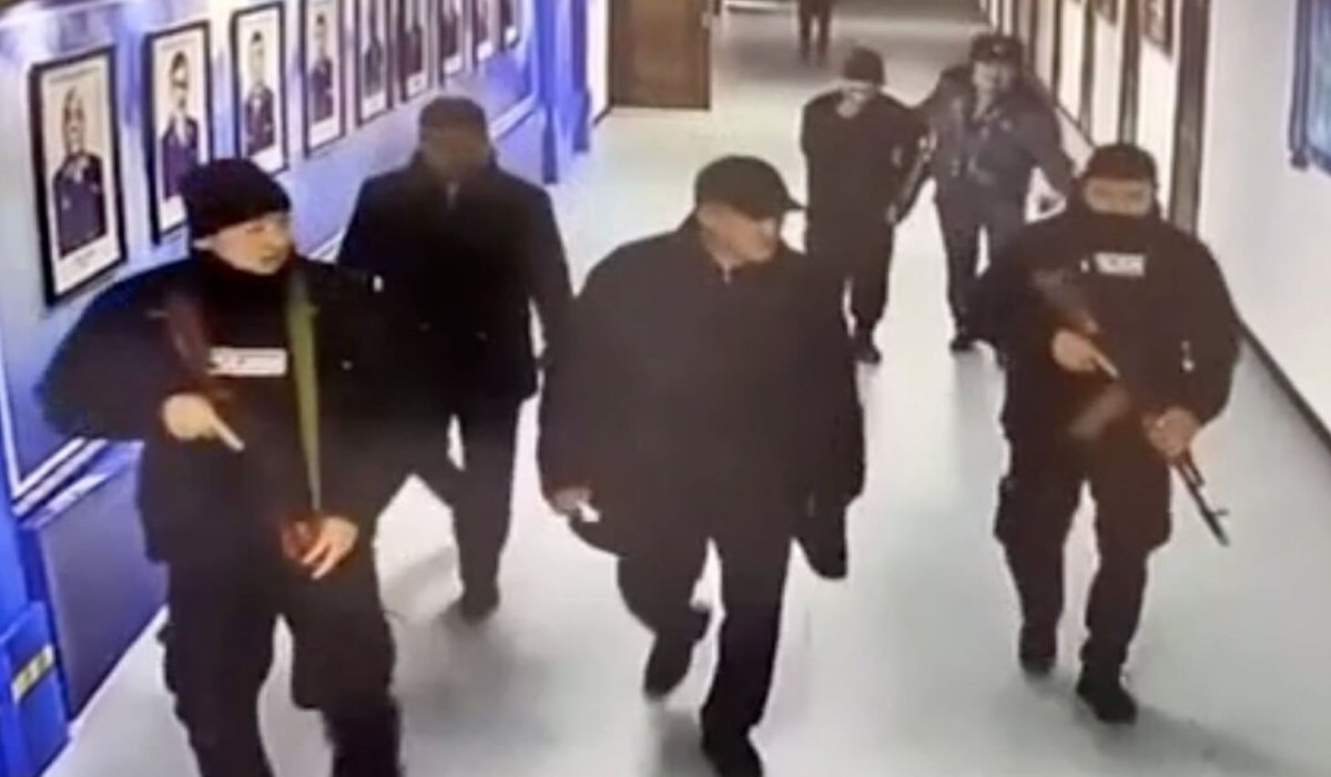 Беглый генерал мог уйти в Кыргызстан через горы? В КНБ прокомментировали скандальный побег