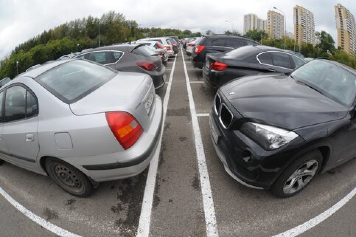 Бес попутал: карагандинец устроил дебош на автостоянке