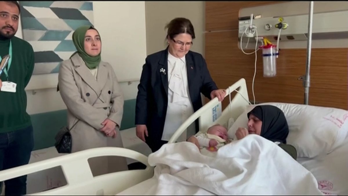 В Турции младенец воссоединился с матерью через 54 дня после спасения в Хатае