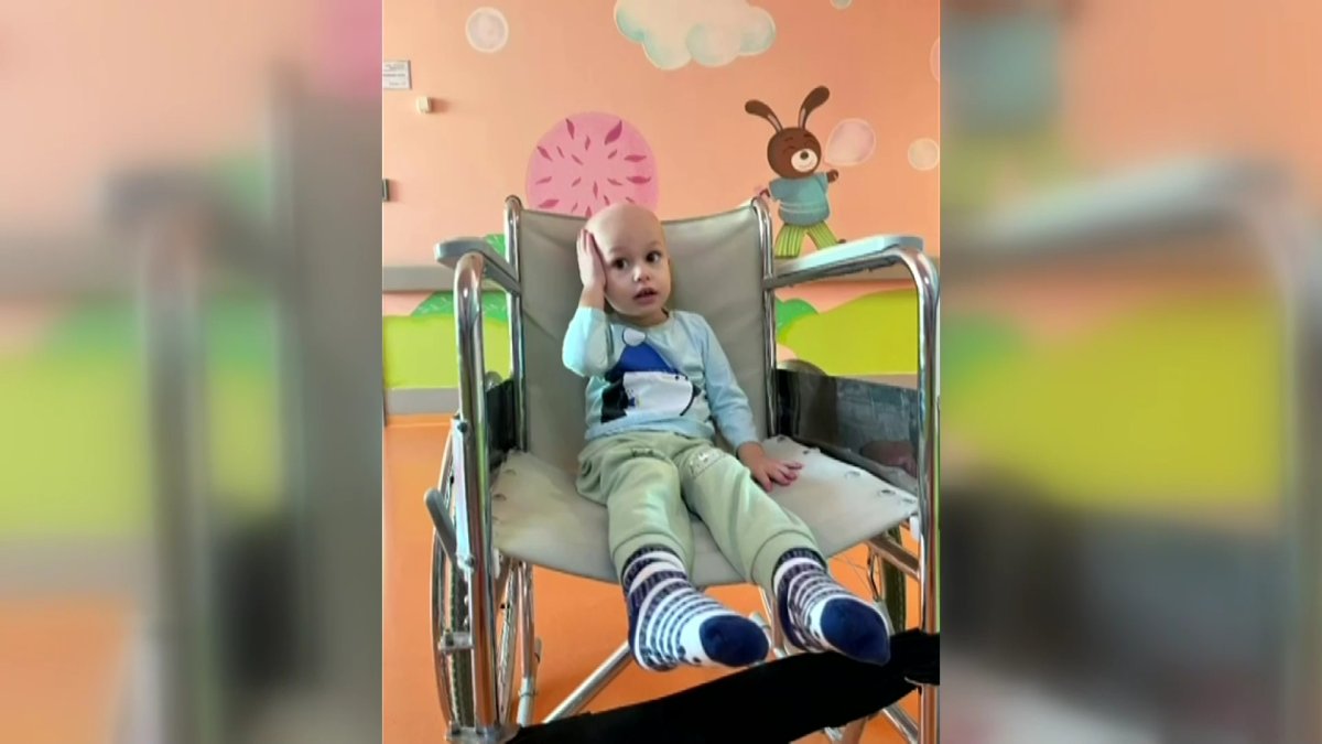 Началось с обычной хромоты: маленький казахстанец в свои три года готовится к третьему курсу химиотерапии