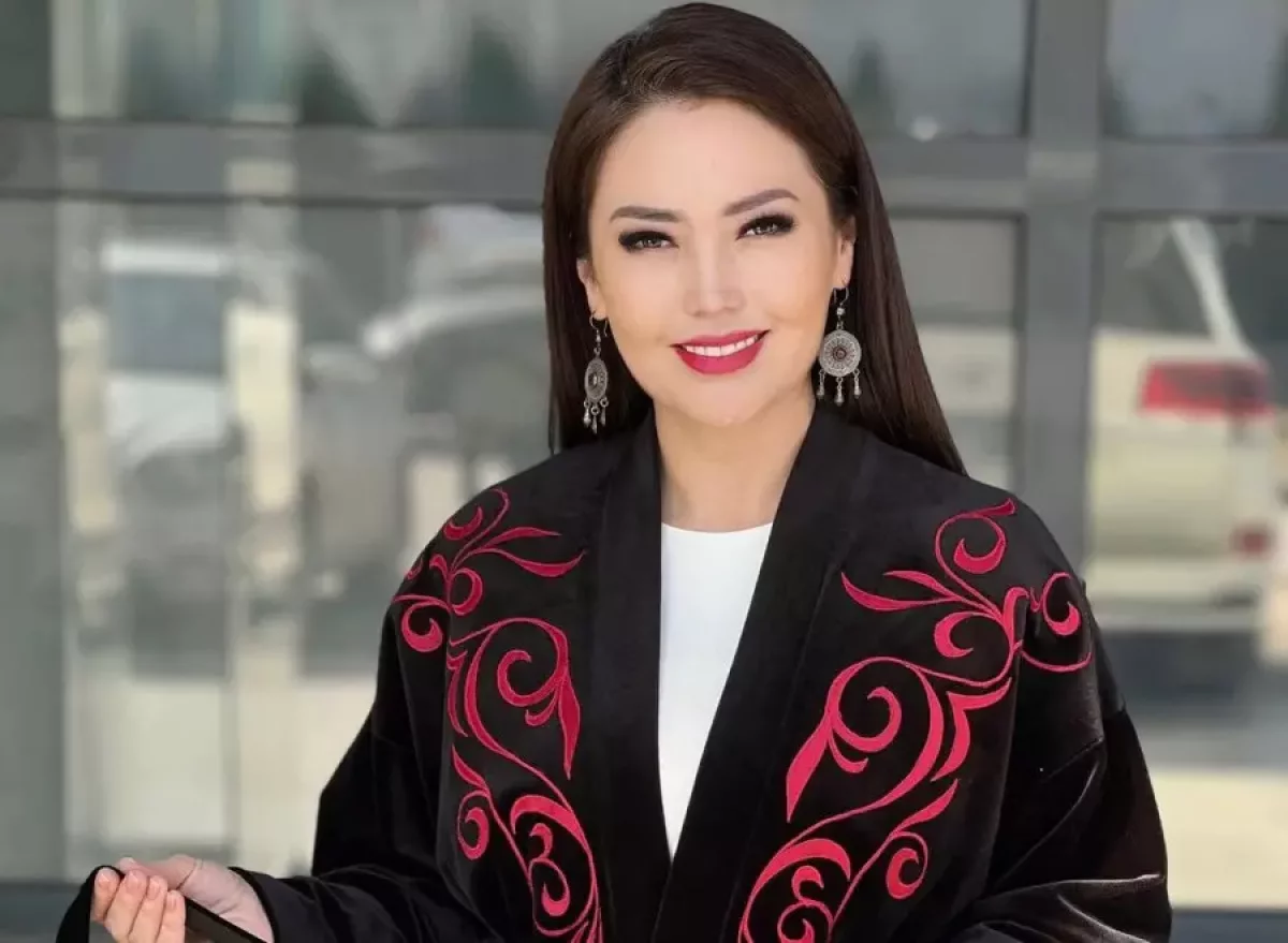 Лиана Кроу порно фотосуреттер