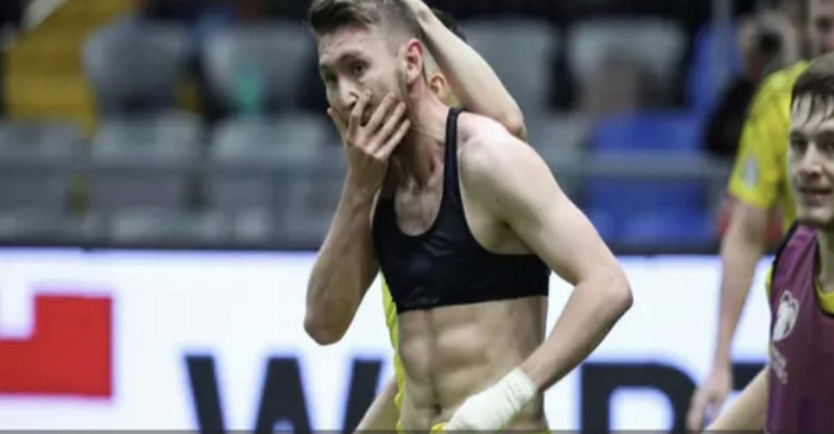 «Не просто лифчик, а датчик»: в сборной Казахстана по футболу отреагировали на реакцию фанатов на одежду Аймбетова