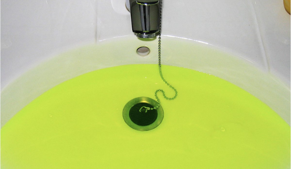 Зеленая вода в кране: астанчан попросили немедленно звонить в 109