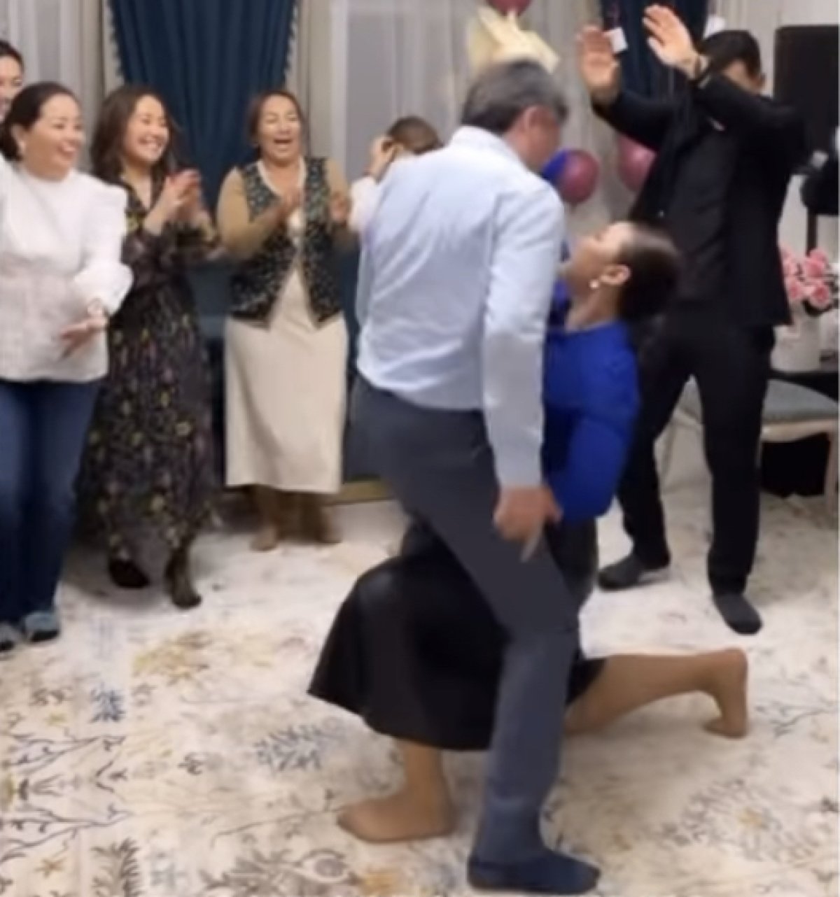 Жену Турсынбека Кабатова раскритиковали в сети