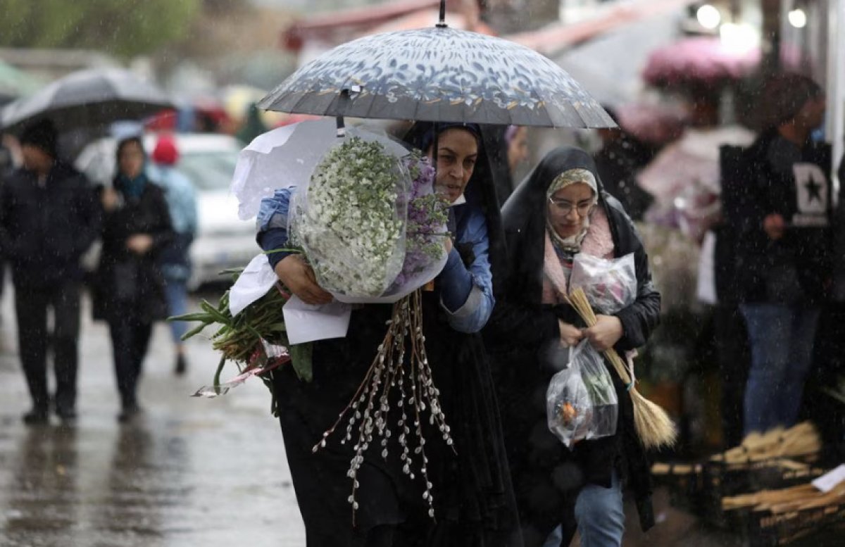 Носят ли иранские женщины хиджаб будут следить по камерам