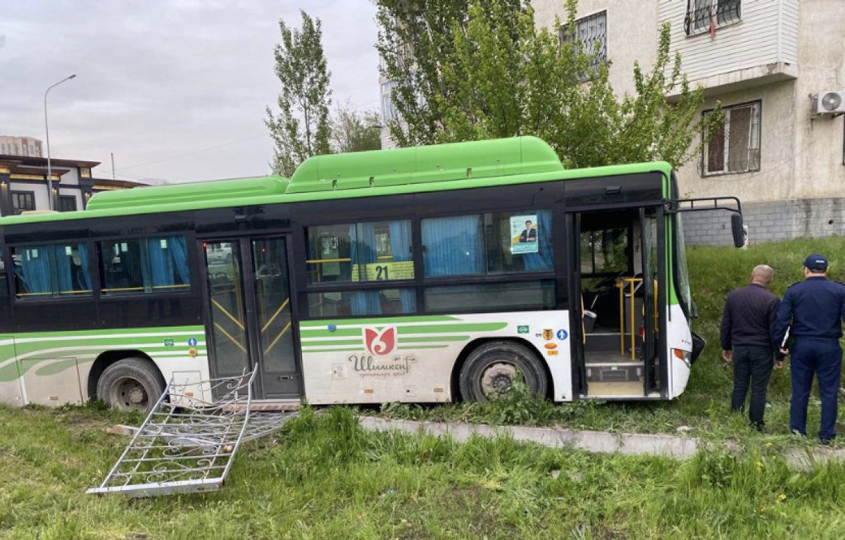 Автобус без водителя сбил насмерть четырех шымкентцев