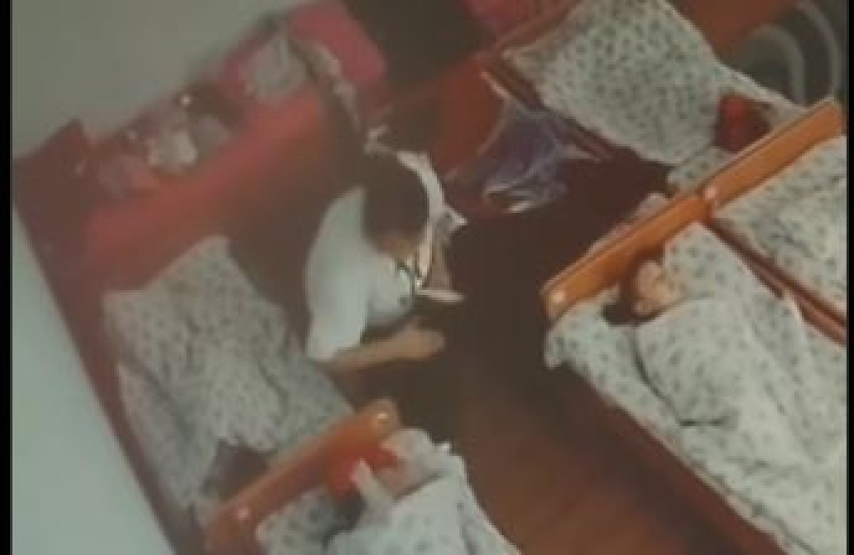 Воспитателя детсада в Павлодаре уволили после появления в Сети скандального видео