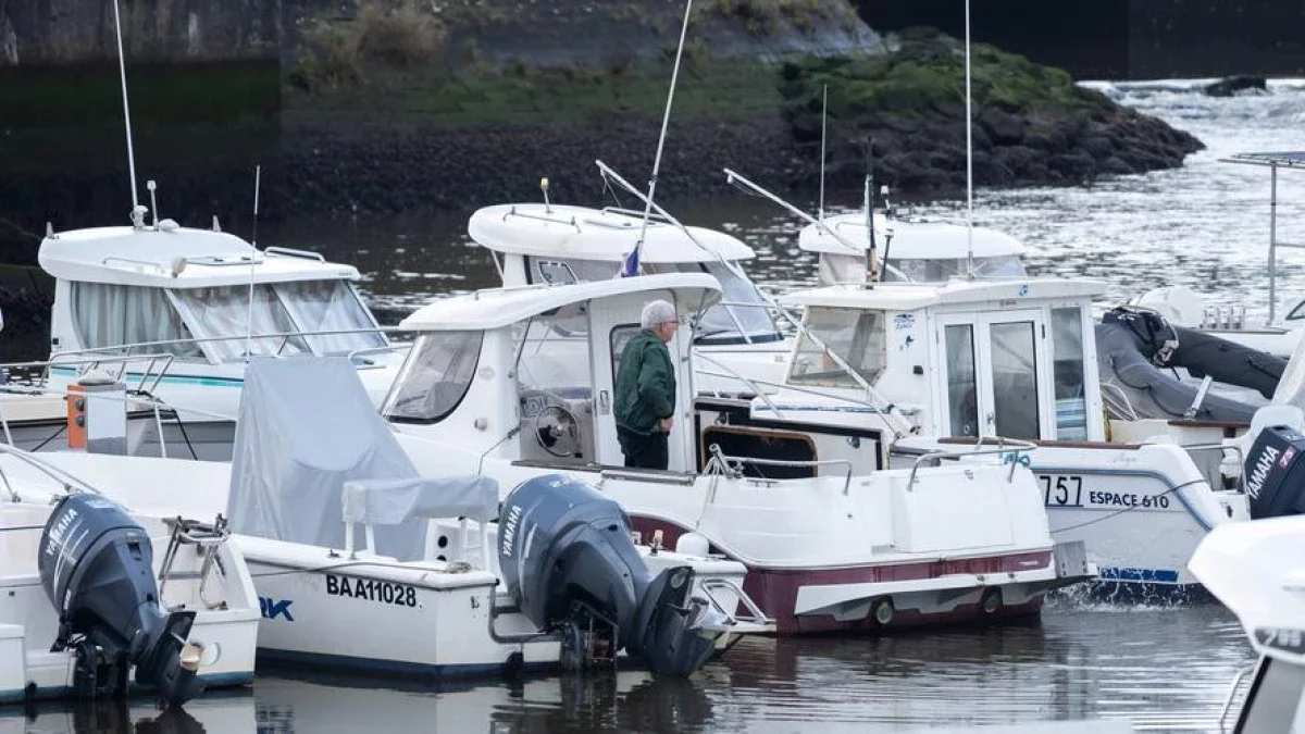 Францияда туристік кеме өртенді