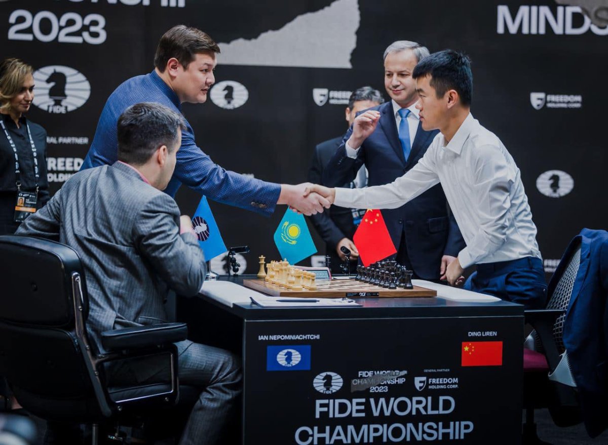 В Астане ничьей завершилась первая партия матча за мировую шахматную корону