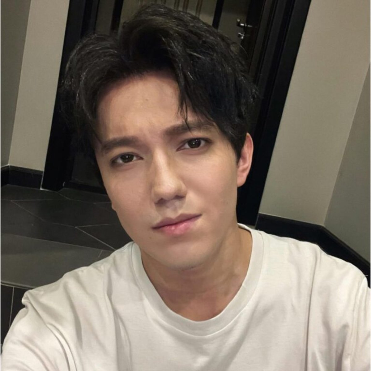 «Көрсеткім келмейді»: Димаш болашақ жары туралы сұраққа жауап берді