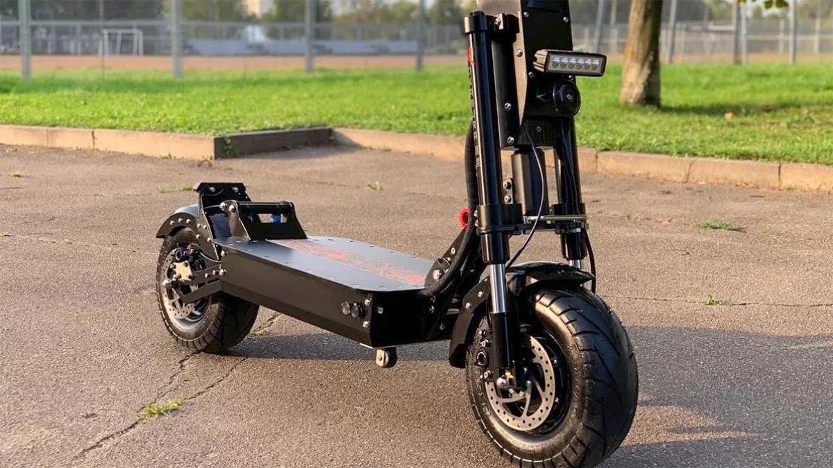 Самокат жүргізушілеріне қойылатын талаптар күшейтіледі