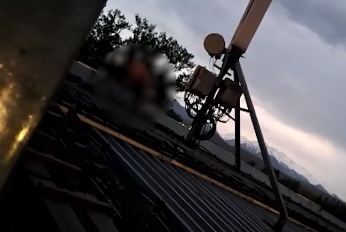 Поймали в воздухе: полицейские спасли алматинца