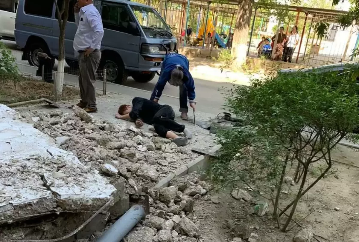 Ақтауда тұрғын үйдің кіреберісіндегі маңдайша құлап, бір адам қайтыс болды