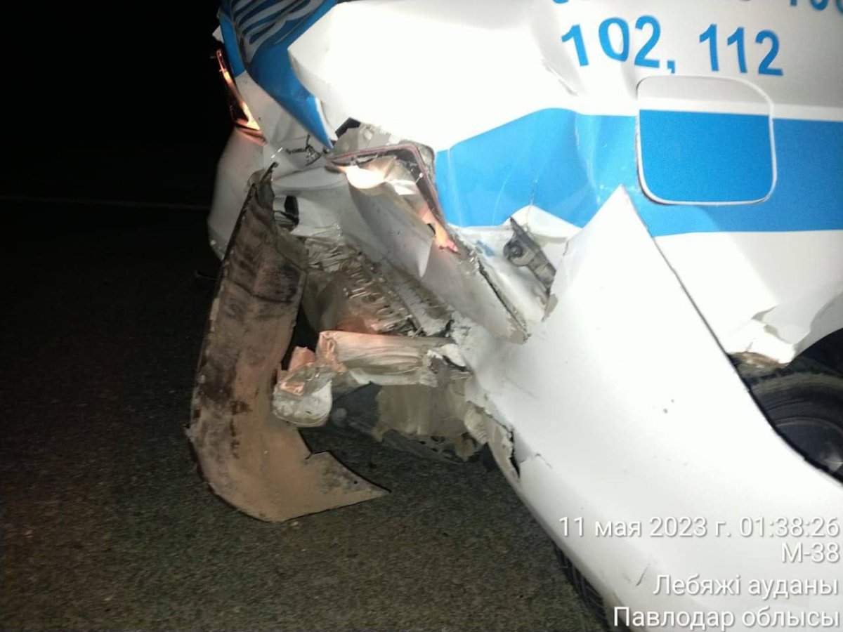 Уснувший водитель такси столкнулся с патрульной машиной в Павлодарской области