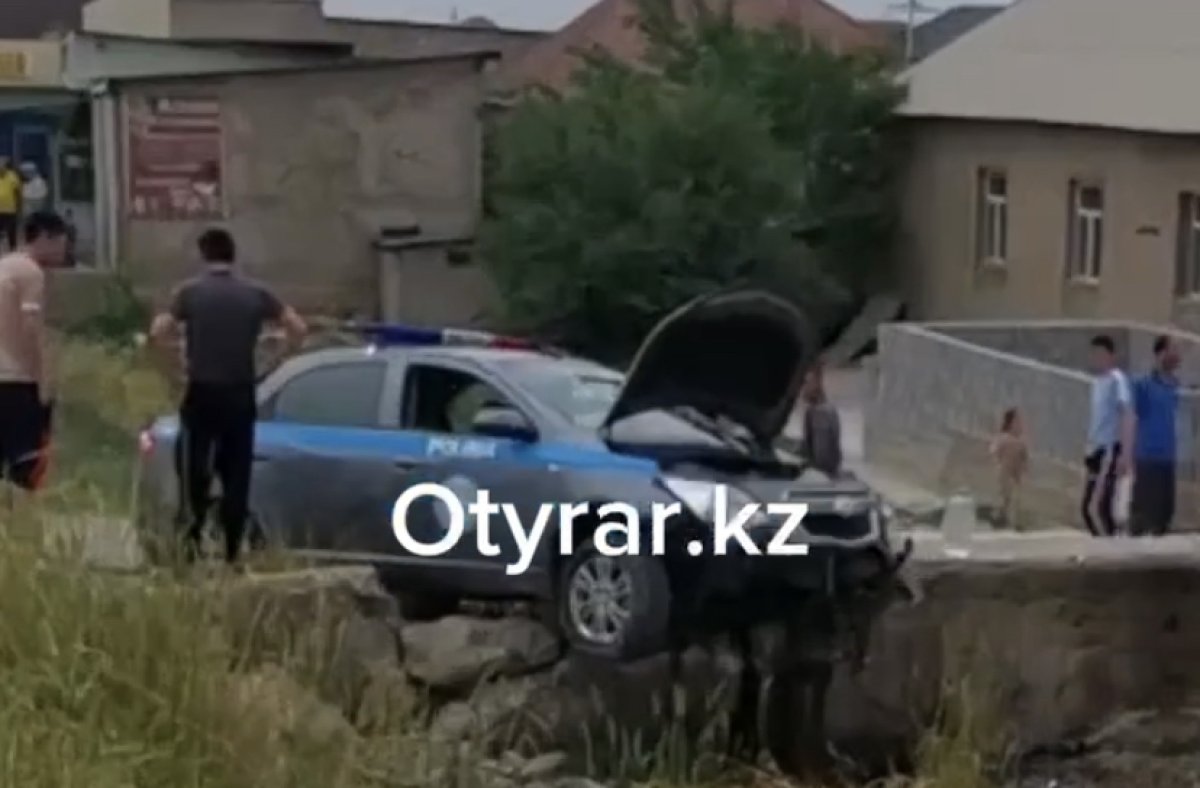 Полицейские пострадали в ДТП с участием детей в Туркестанской области