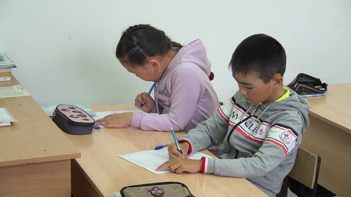 Школьникам приходится учиться в здании акимата в Западном Казахстане