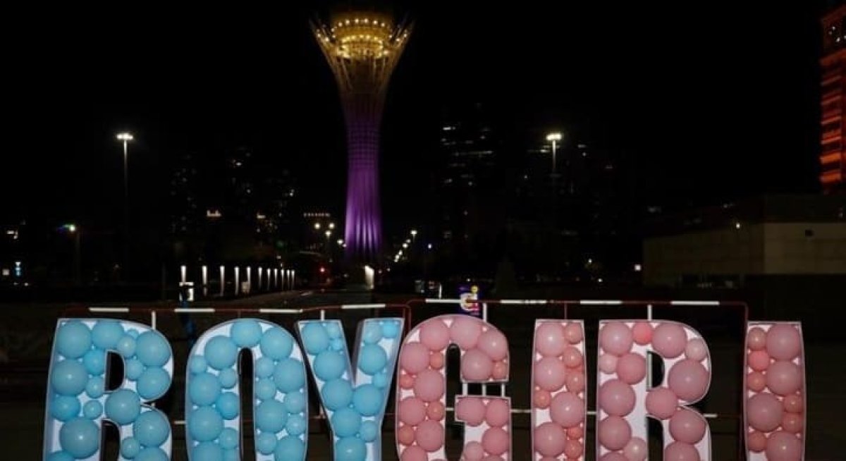 Астанчане используют Байтерек для гендер-пати