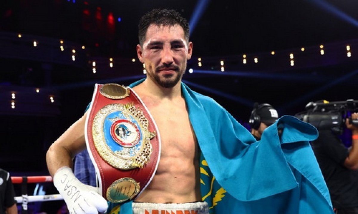 Алимханулы отправил канадца в нокаут и вновь стал чемпионом