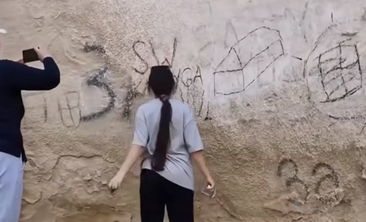 Вандалы попали на видео в «ажурном» каньоне Ыбыкты сай в Мангистау