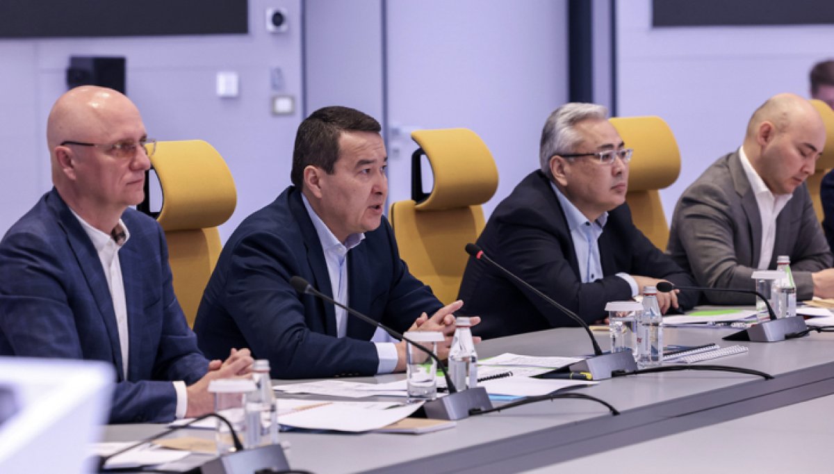 Смаилов наказал членов Кабмина за износ инфраструктуры в стране