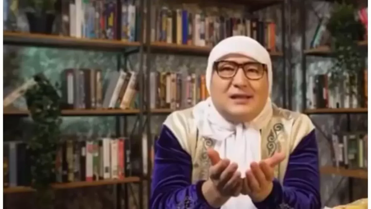 Порно: Үлкен әйел күйеуін алдайды.