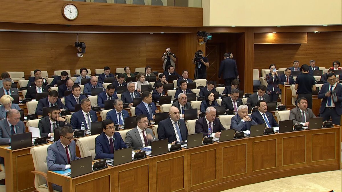 «Не обходит стороной эта беда и людей в погонах», - мажилисмен о лудомании в рядах КНБ