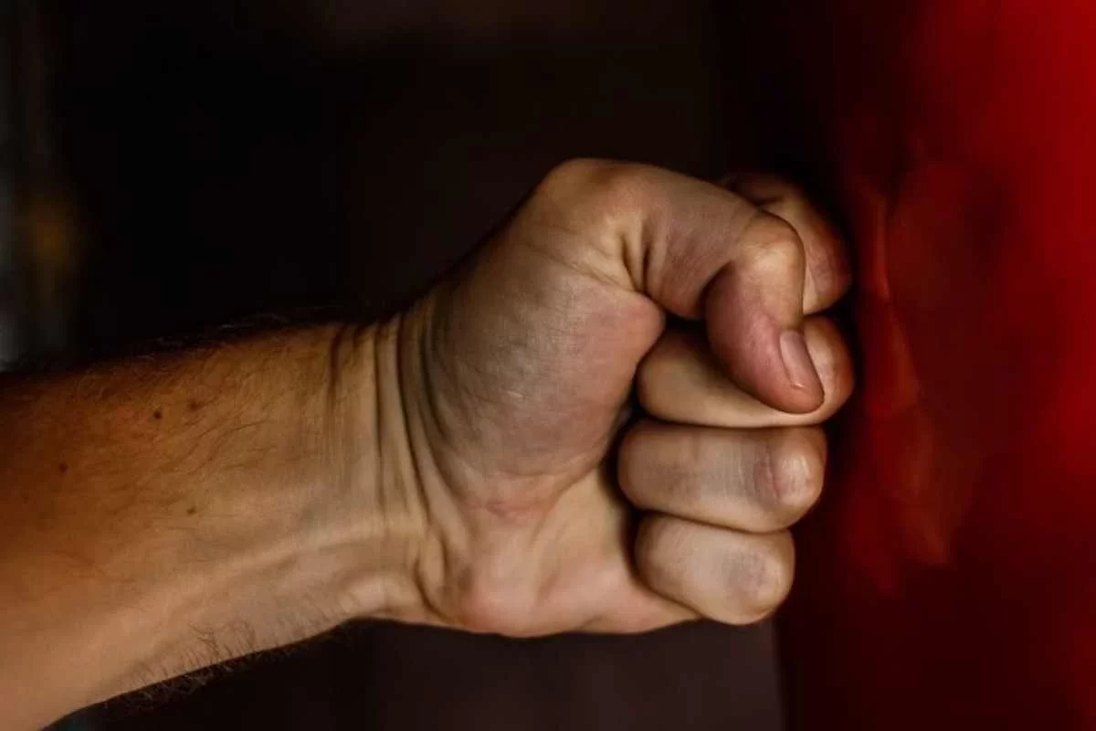 Талдықорғанда белгісіз ер адам мас күйінде оқушыны соққыға жыққан