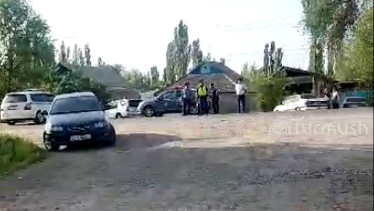 Силовики уничтожили вооружённого террориста у школы под Бишкеком