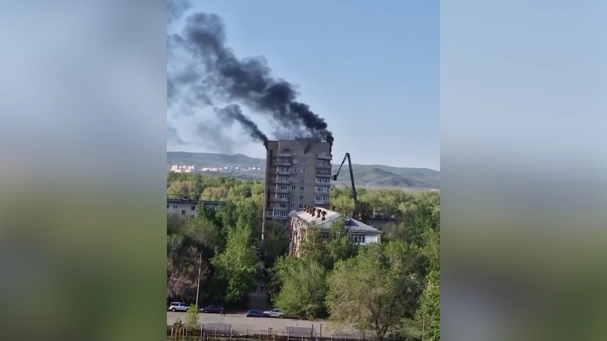 Двоих детей госпитализировали после пожара в высотке Усть-Каменогорске
