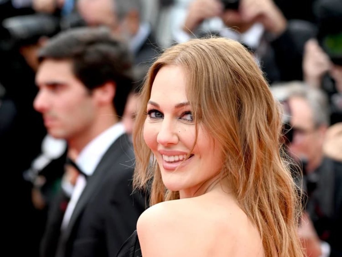 Фанаты обвинили Мерьем Узерли в чрезмерном увлечении пластикой