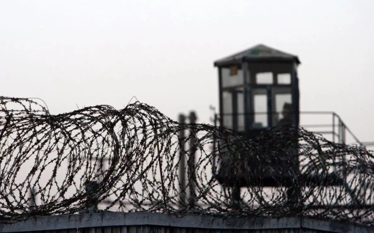 Әдемі мастурбатор Тори Блэк рахаттанып, бір жерде мастурбация жасайды!