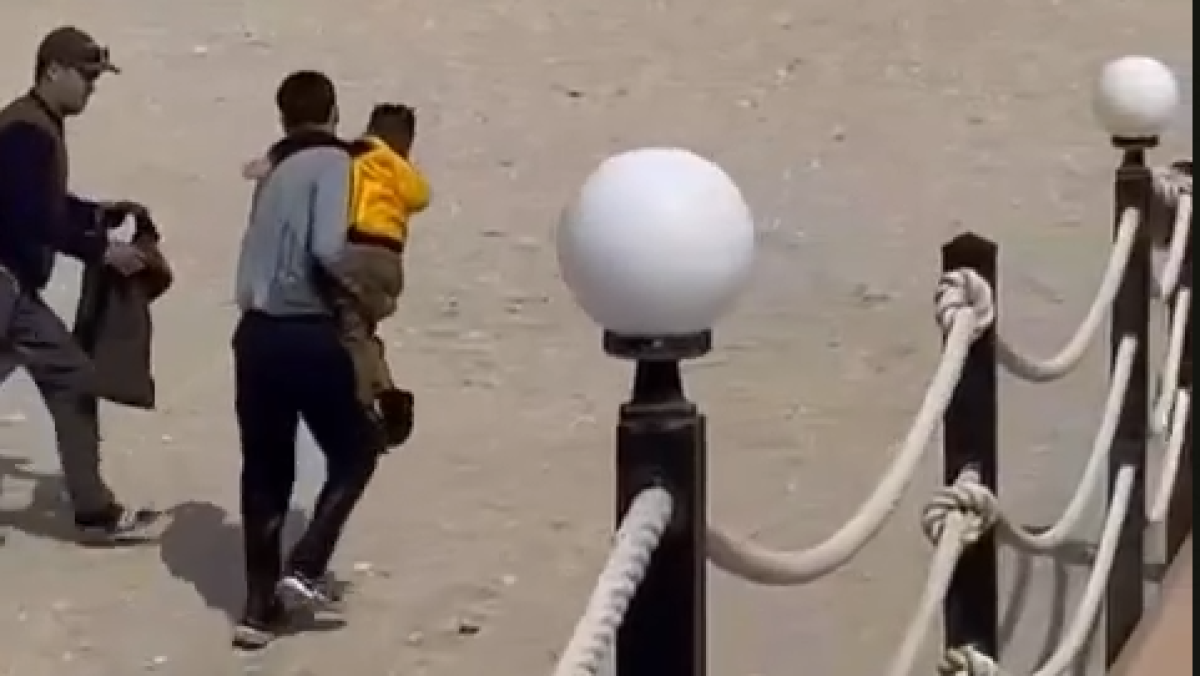 Астанчанин спас маленького мальчика в Актау