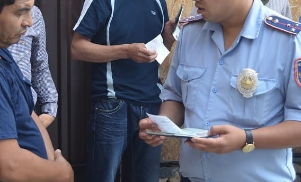 Полицейский укрывал нелегалов и попал в тюрьму