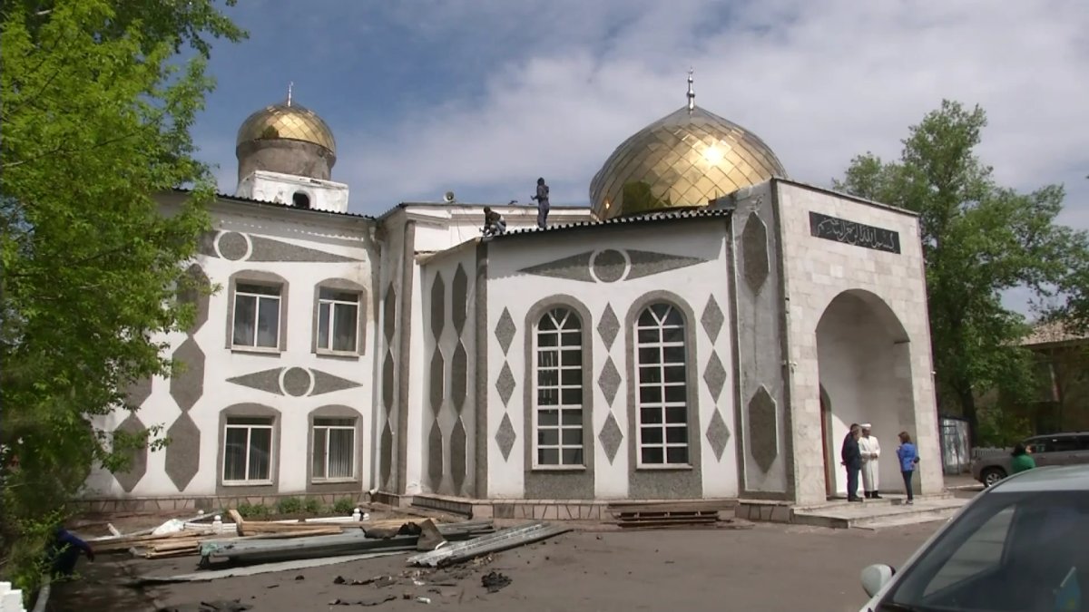 Мечеть в бывшей пожарной части: меценаты-аманатовцы Сарани помогли восстановить крышу