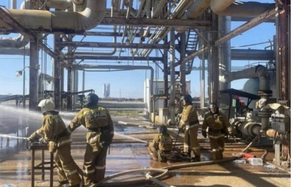Четыре человека пострадали при пожаре на газоперерабатывающем заводе в Актюбинской области
